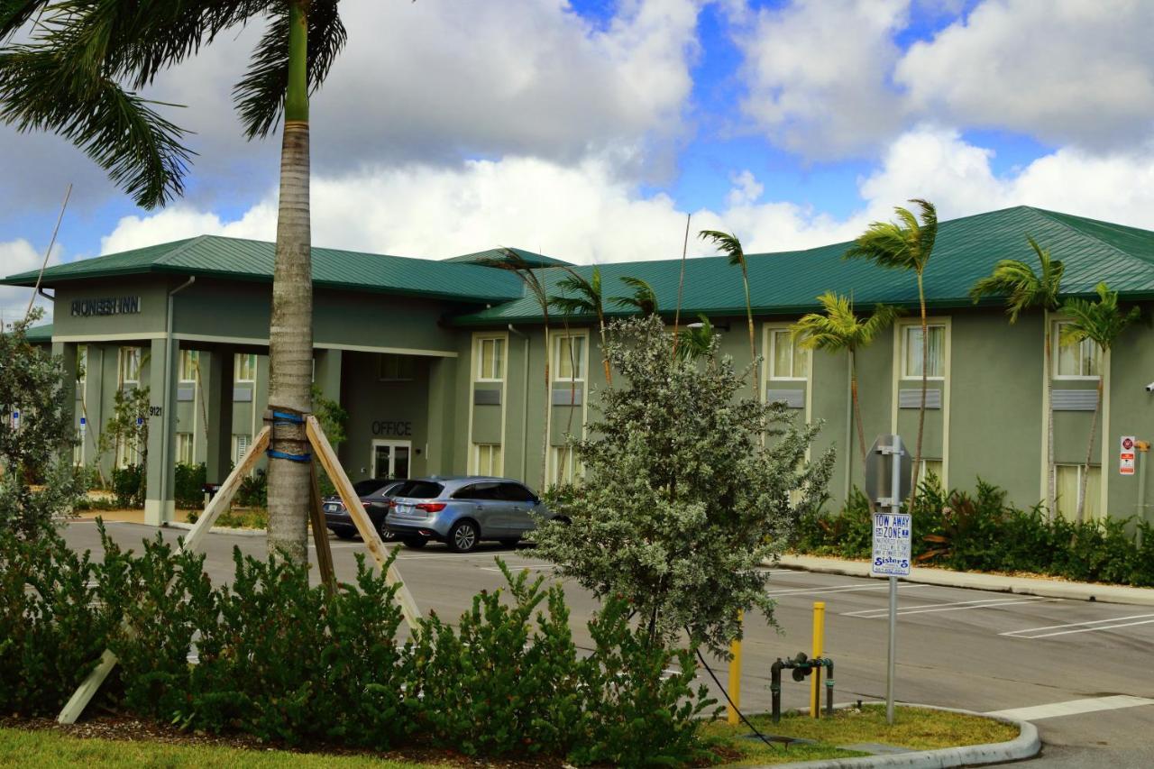 Pioneer Inn West Palm Beach Exterior photo